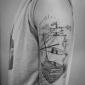 bateau en tatouage sur bras